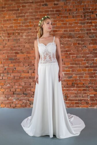 Hochzeitsmode in Berlin Fuchs 2020 ivory Brautkleid D 03338 1 bei Avorio Vestito BrideStore and more Hochzeitsmode in Berlin Eiche