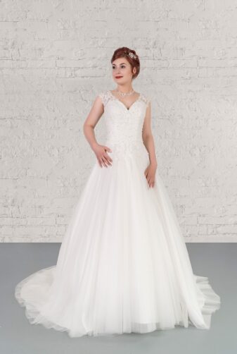 Hochzeitsmode in Berlin Fuchs 2020 ivory Brautkleid D 03341 1 bei Avorio Vestito BrideStore and more Hochzeitsmode in Berlin Eiche