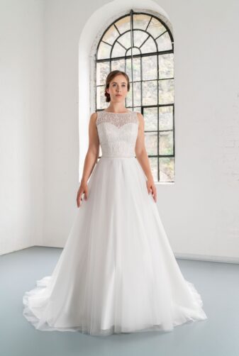 Hochzeitsmode in Berlin Fuchs 2020 ivory Brautkleid D 03342 1 bei Avorio Vestito BrideStore and more Hochzeitsmode in Berlin Eiche