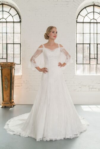 Hochzeitsmode in Berlin Fuchs 2020 ivory Brautkleid D 03343 1 bei Avorio Vestito BrideStore and more Hochzeitsmode in Berlin Eiche