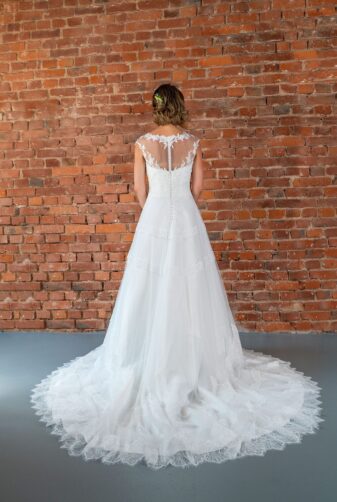 Hochzeitsmode in Berlin Fuchs 2020 ivory Brautkleid D 03344 2 bei Avorio Vestito BrideStore and more Hochzeitsmode in Berlin Eiche