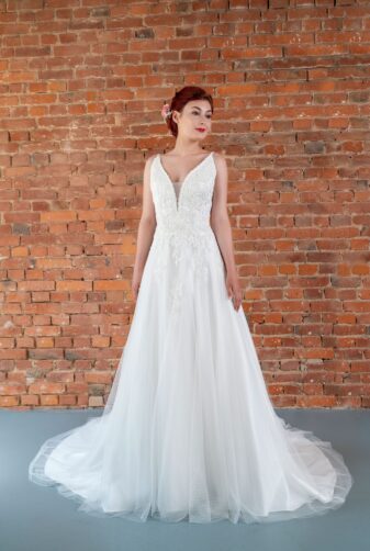 Hochzeitsmode in Berlin Fuchs 2020 ivory Brautkleid D 03346 1 bei Avorio Vestito BrideStore and more Hochzeitsmode in Berlin Eiche