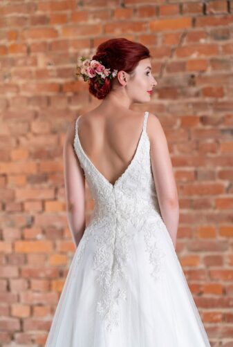 Hochzeitsmode in Berlin Fuchs 2020 ivory Brautkleid D 03346 2 bei Avorio Vestito BrideStore and more Hochzeitsmode in Berlin Eiche