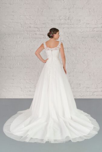 Hochzeitsmode in Berlin Fuchs 2020 ivory Brautkleid D 03348 2 bei Avorio Vestito BrideStore and more Hochzeitsmode in Berlin Eiche