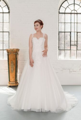 Hochzeitsmode in Berlin Fuchs 2020 ivory Brautkleid D 03352 1 bei Avorio Vestito BrideStore and more Hochzeitsmode in Berlin Eiche