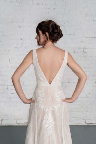 Hochzeitsmode in Berlin Fuchs 2020 ivory Brautkleid R 01186 2 bei Avorio Vestito BrideStore and more Hochzeitsmode in Berlin Eiche