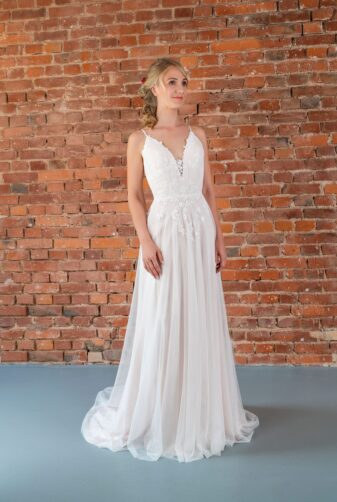 Hochzeitsmode in Berlin Fuchs 2020 ivory Brautkleid R 01190 1 bei Avorio Vestito BrideStore and more Hochzeitsmode in Berlin Eiche