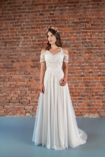 Hochzeitsmode in Berlin Fuchs 2020 ivory Brautkleid R 01192 1 bei Avorio Vestito BrideStore and more Hochzeitsmode in Berlin Eiche