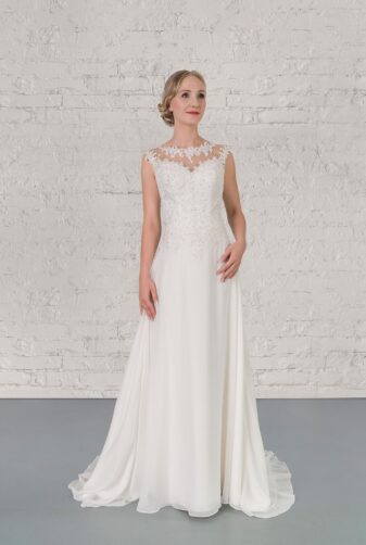 Hochzeitsmode in Berlin Fuchs 2020 ivory Brautkleid R 01196 1 bei Avorio Vestito BrideStore and more Hochzeitsmode in Berlin Eiche