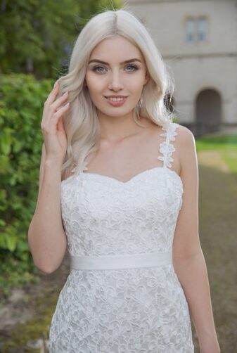 Kurzes knielanges Standesamtkleid ivory Kollektion 2020 A7210 4 bei Avorio Vestito Brautmode in Berlin