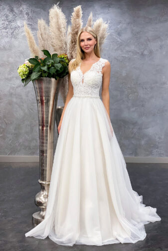 Amera Vera 2021 Brautkleid B2101 bei Avorio Vestito BrideStore and more Brautmode in Berlin