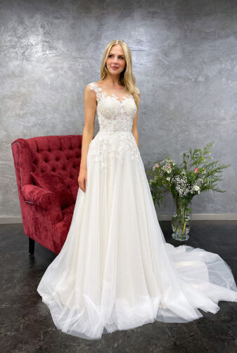 Amera Vera 2021 Brautkleid B2102 1 bei Avorio Vestito BrideStore and more Brautmode in Berlin
