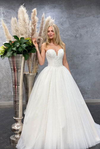 Amera Vera 2021 Brautkleid B2108 1 bei Avorio Vestito BrideStore and more Brautmode in Berlin