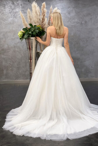 Amera Vera 2021 Brautkleid B2108 3 bei Avorio Vestito BrideStore and more Brautmode in Berlin