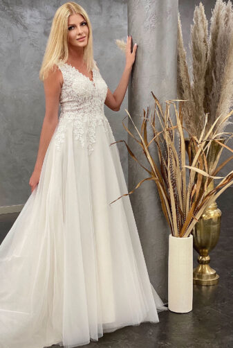 Amera Vera 2021 Brautkleid B2110 2 bei Avorio Vestito BrideStore and more Brautmode in Berlin