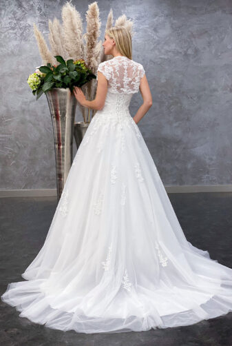 Amera Vera 2021 Brautkleid B2132 1 bei Avorio Vestito BrideStore and more Brautmode in Berlin