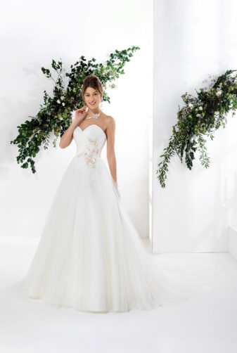 EGLANTINE CREATIONS 2021 Brautkleid EGC21 VANNES 1796 Brautmode in Berlin Avorio Vestito BrideStore and more