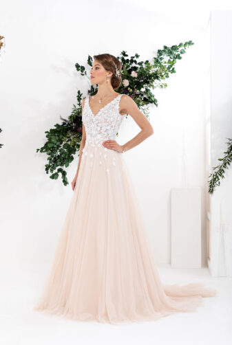 EGLANTINE CREATIONS 2021 Brautkleid EGC21 VOGUE 3269 Brautmode in Berlin Avorio Vestito BrideStore and more