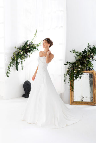 EGLANTINE CREATIONS 2021 Brautkleid EGC21 VOLCAN 1238 Brautmode in Berlin Avorio Vestito BrideStore and more